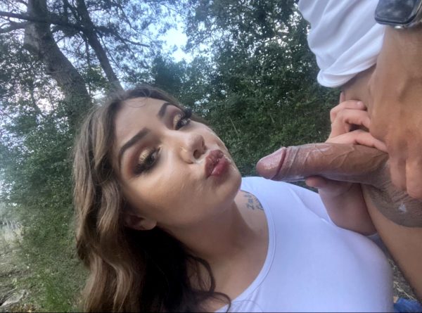 sucking-cock-on-a-hike-is-my-favorite-hobby_001